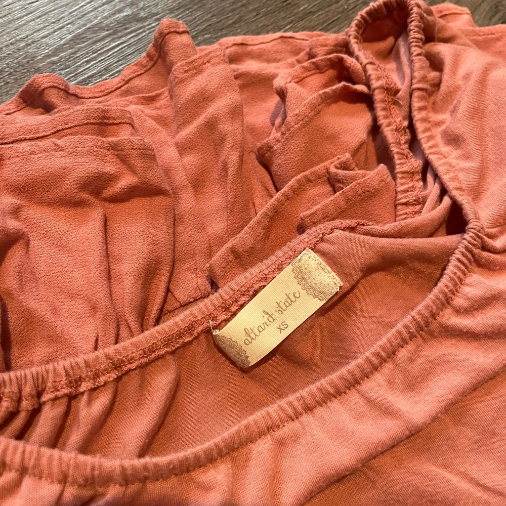 Small Altar’d State dusty rose top. Good condition with some pilling.